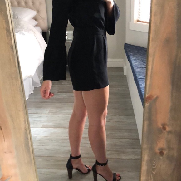 Bell sleeve romper - Picture 7 of 8